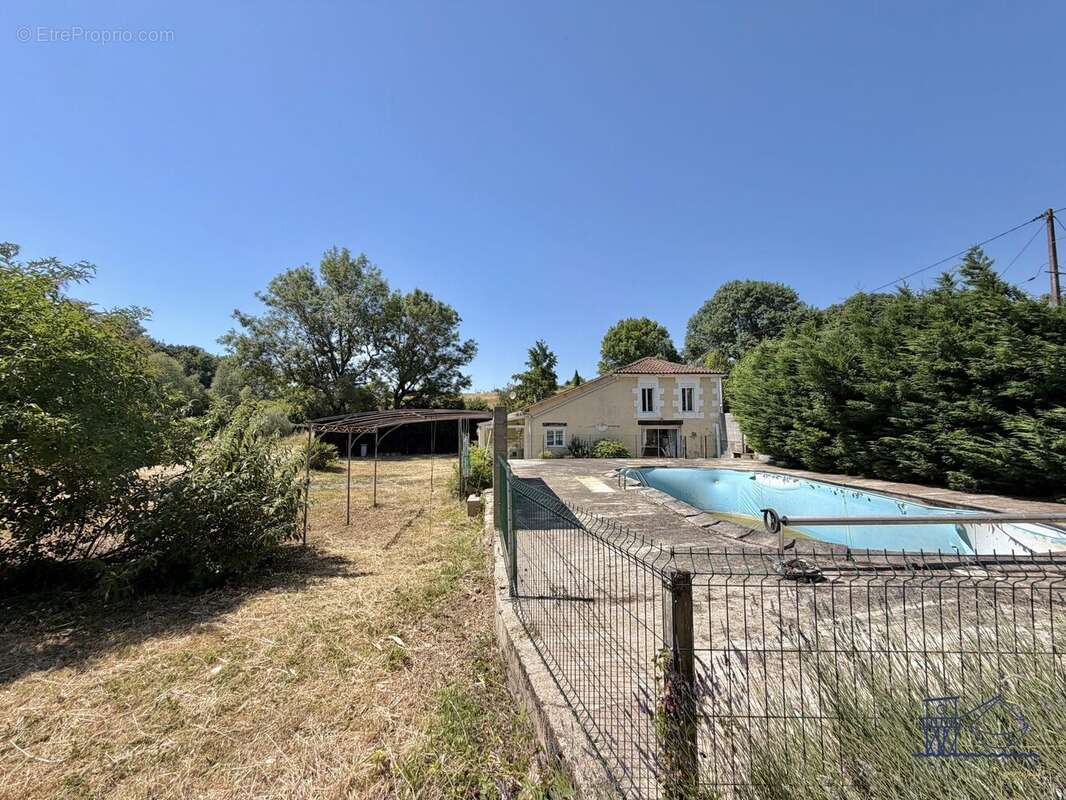 Maison à SAINT-BONNET-SUR-GIRONDE