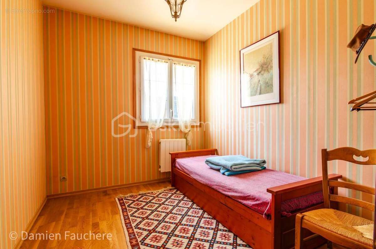 Maison à VAUX-LE-PENIL