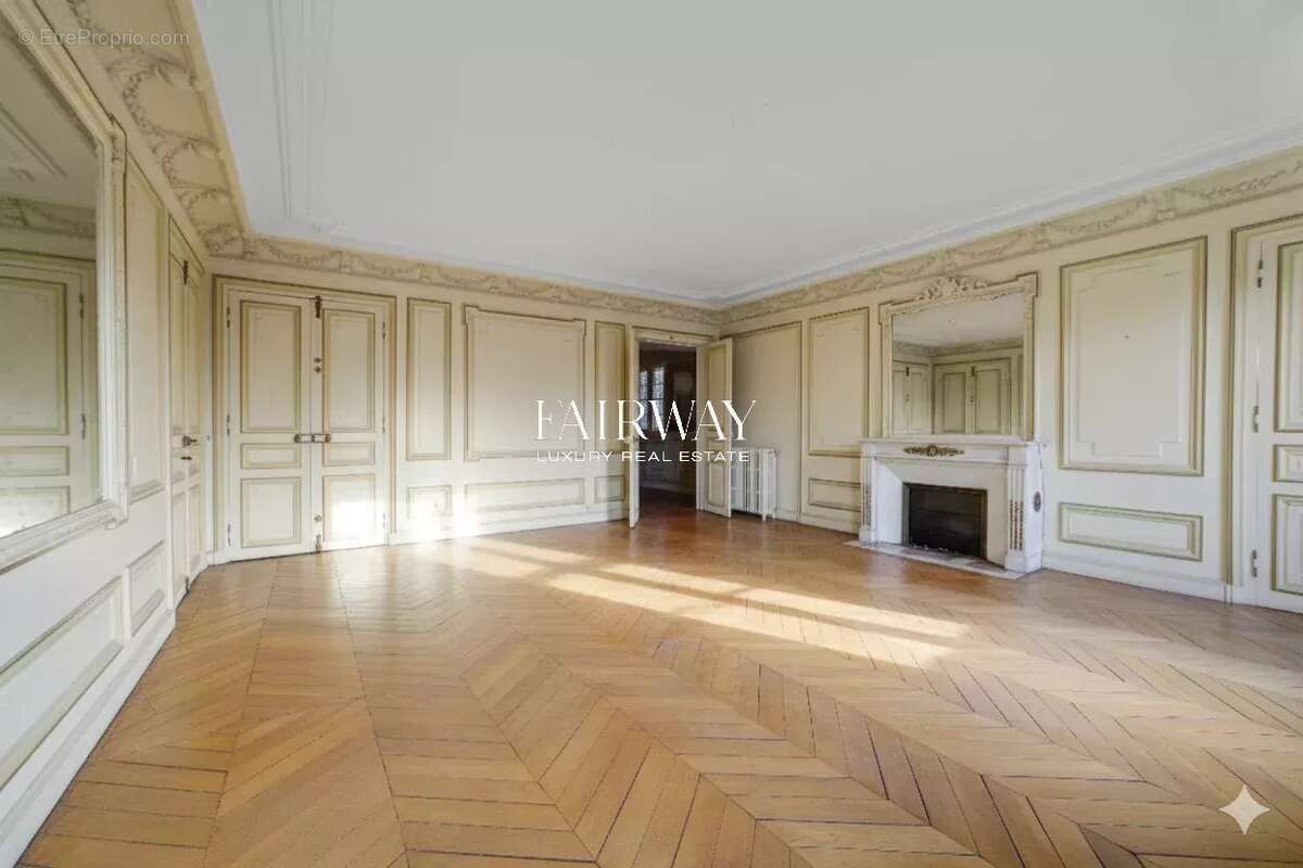 Appartement à PARIS-8E