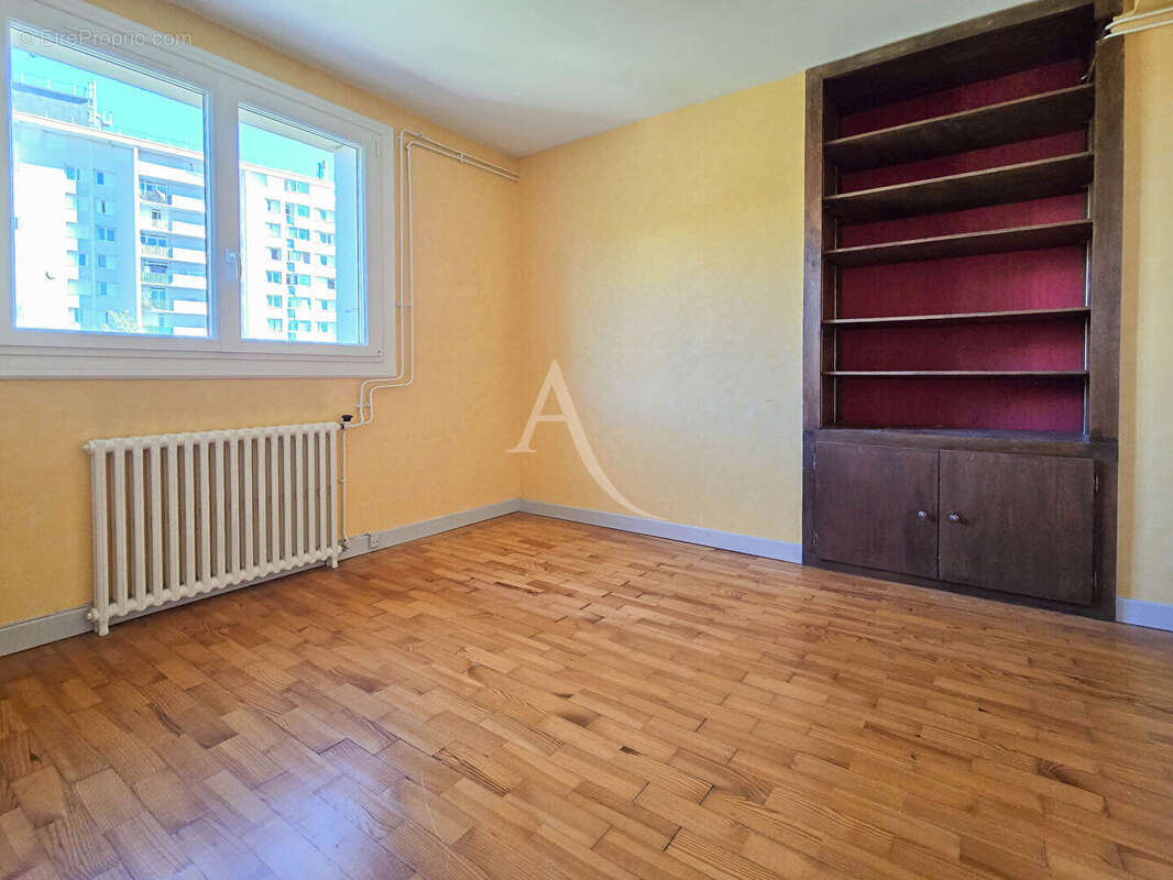 Pau - T5 traversant 80 m² - Vue Pyrénées - Balcon plein sud - Garage fermé - photo 4