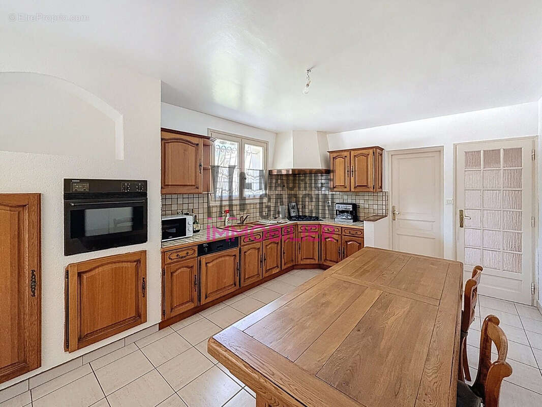 Maison à PERNES-LES-FONTAINES