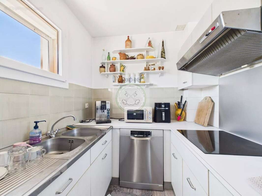 À Vendre -Saint Aygulf  T2 de 40 m2 avec balcon, garage et cave - Saint-Aygulf - photo 5