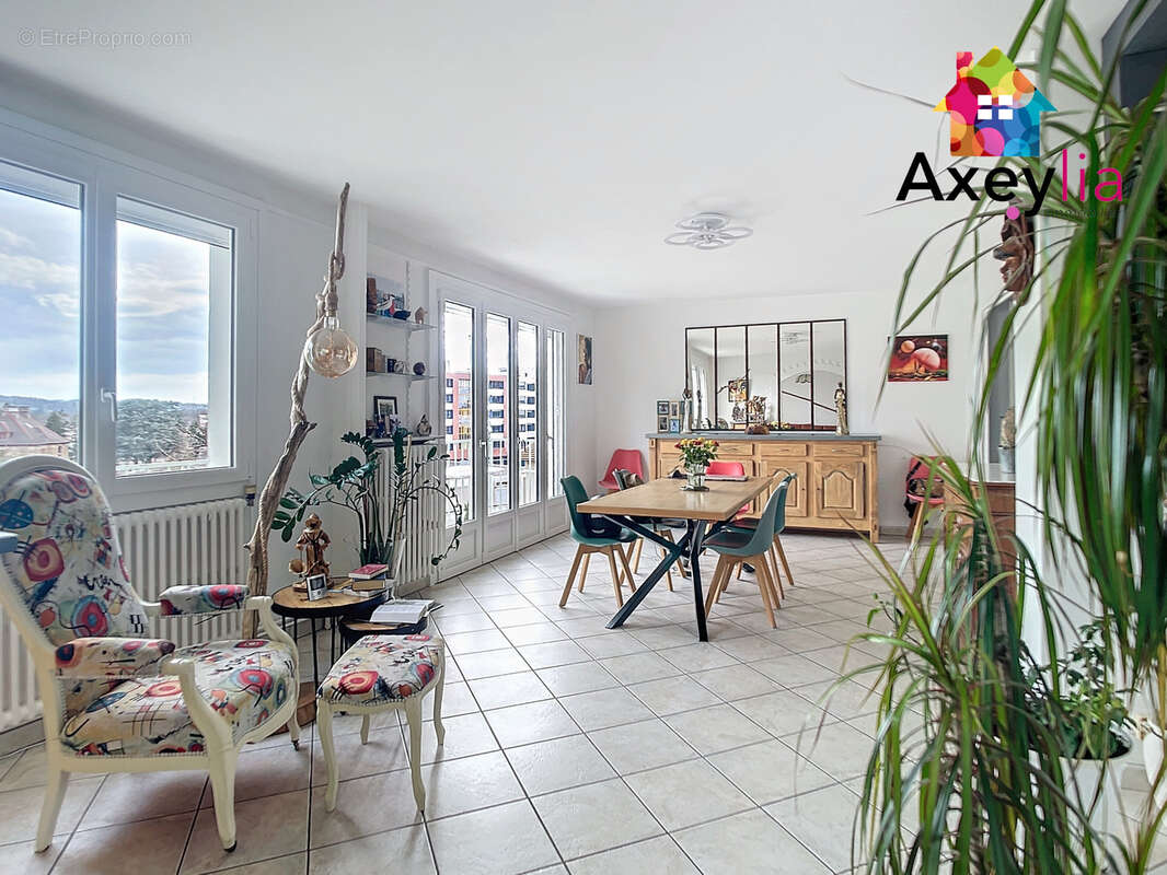 A vendre - roanne centre ville - grand appartement 4 chambres avec deux garages - photo 2
