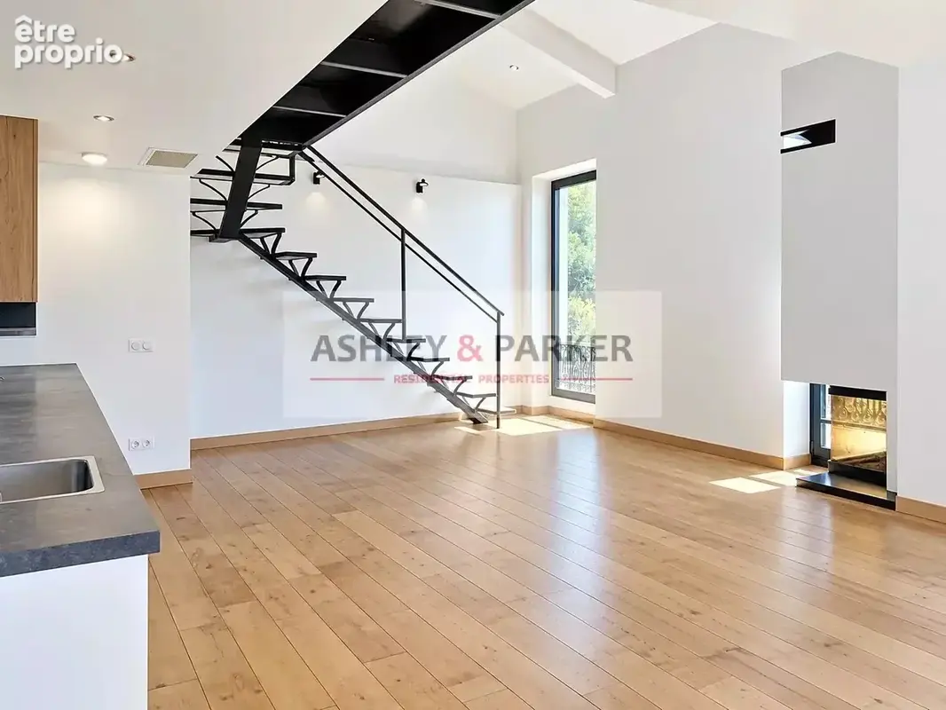 NICE GAIRAUT – VILLA LAETITIA – Appartement 4 pièces de caractère avec volumes, mezzanine, vue verdure et extérieur à aménager - photo 15