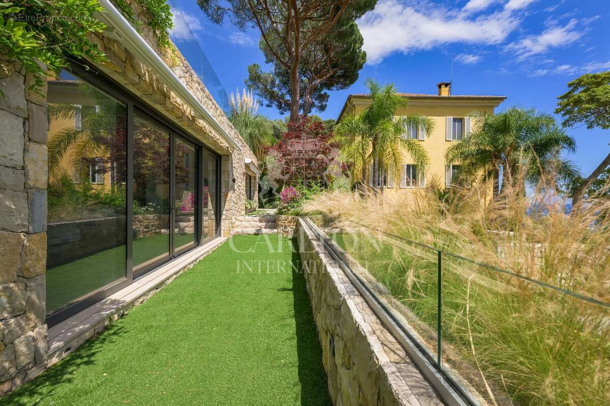 Maison à EZE
