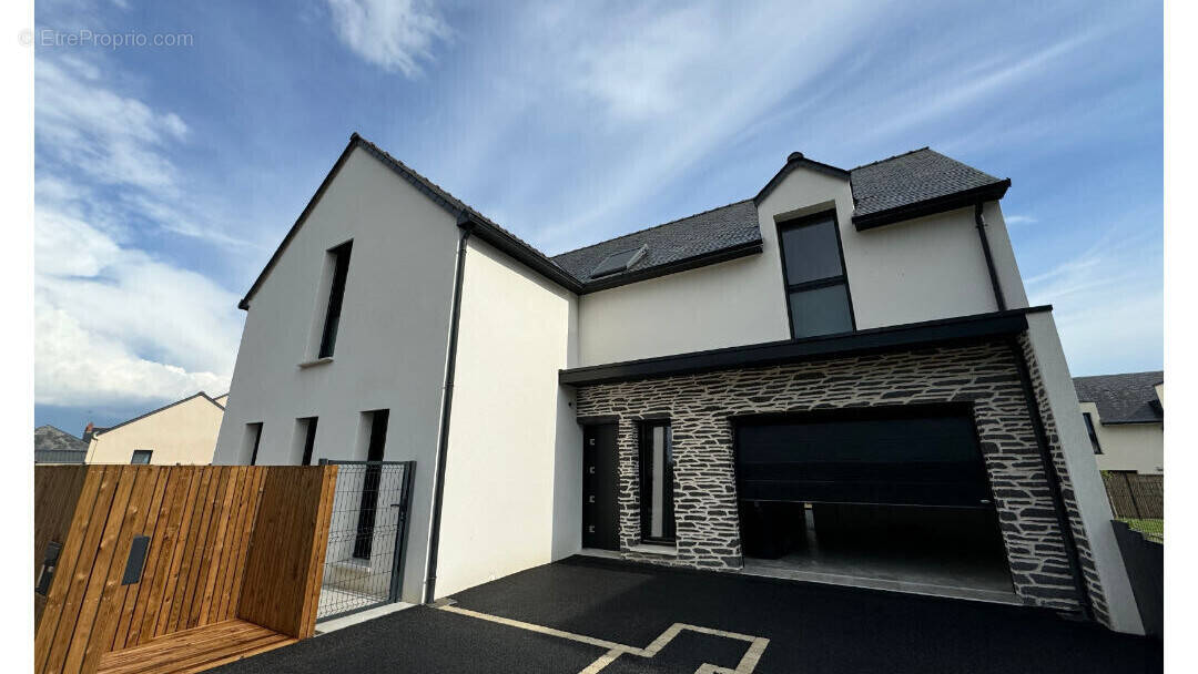 Maison à SAINT-BARTHELEMY-D'ANJOU