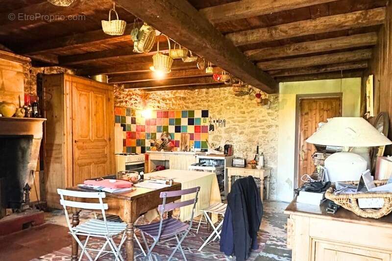 33390 anglade - maison de 6 pieces - calme - vue degagee - jardin - garage - photo 6