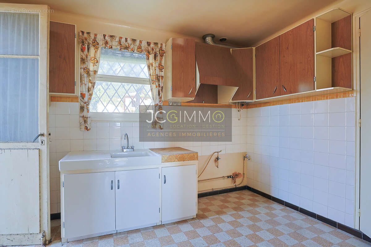 Maison à fort potentiel composée de 2 appartements - Bas Faron à Toulon - photo 18