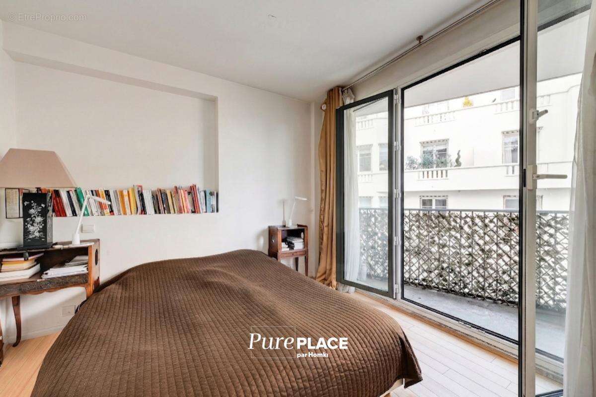 Appartement à PARIS-16E