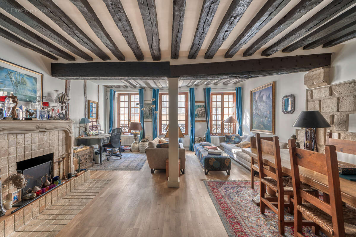 Appartement à PARIS-3E