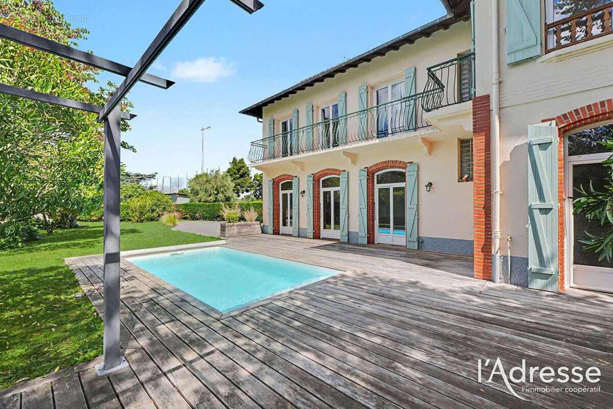 Exclusivité l'Adresse - Maison Toulousaine T5 de 160m² avec Piscine sur un Terrain de 650m² - photo 2