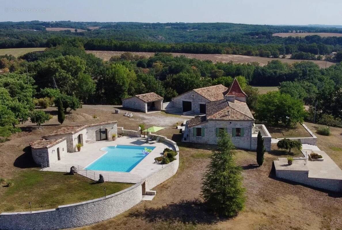 Maison à MONTCUQ
