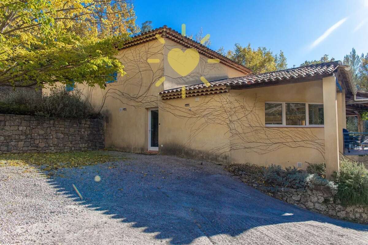 BARGEMON :  Villa Contemporaine- 6 pièces avec piscine chauffée - photo 30
