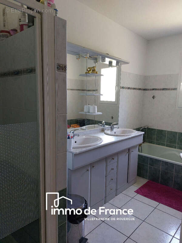 Maison T5/6 , 212m² habitables sous sol avec garage, terrain et piscine. - photo 12