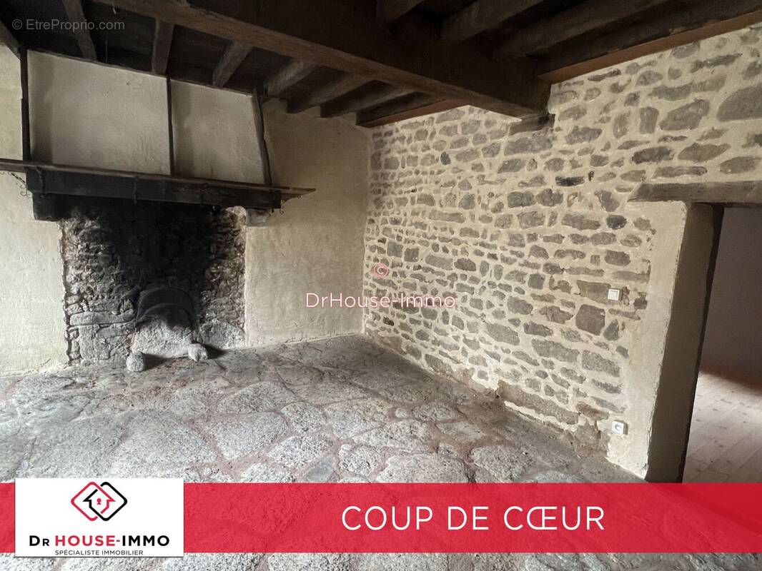 Maison à SAINT-SILVAIN-BAS-LE-ROC