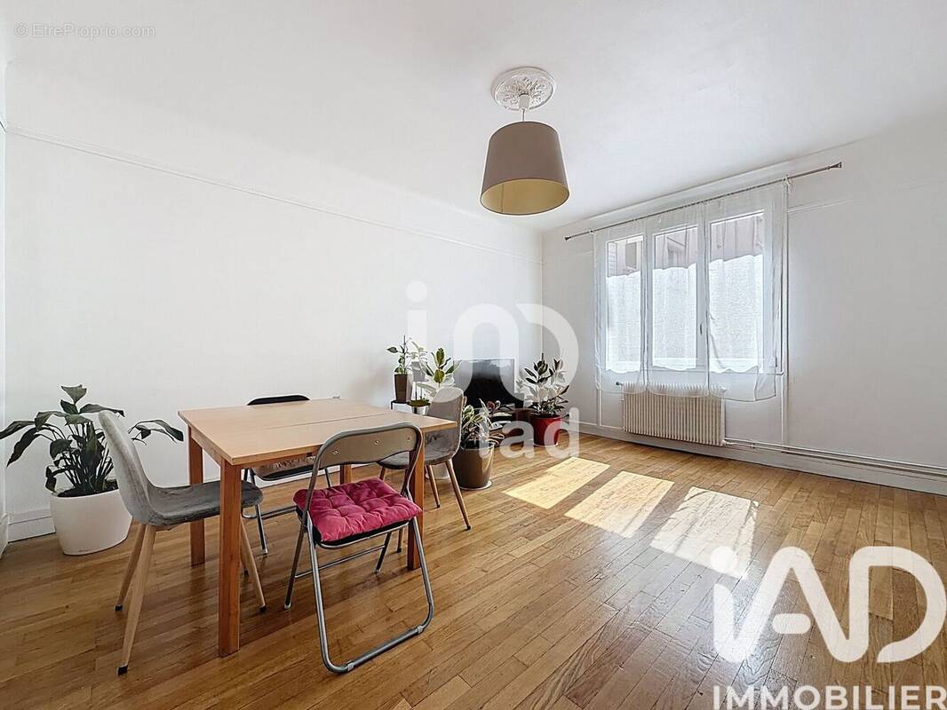 Photo 1 - Appartement à COURBEVOIE