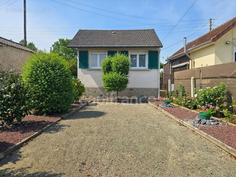 Neuville-sur-Sarthe - Terrain de loisirs de 425 m² en bord de Sarthe. Posez vos valises et profitez ! - photo 2