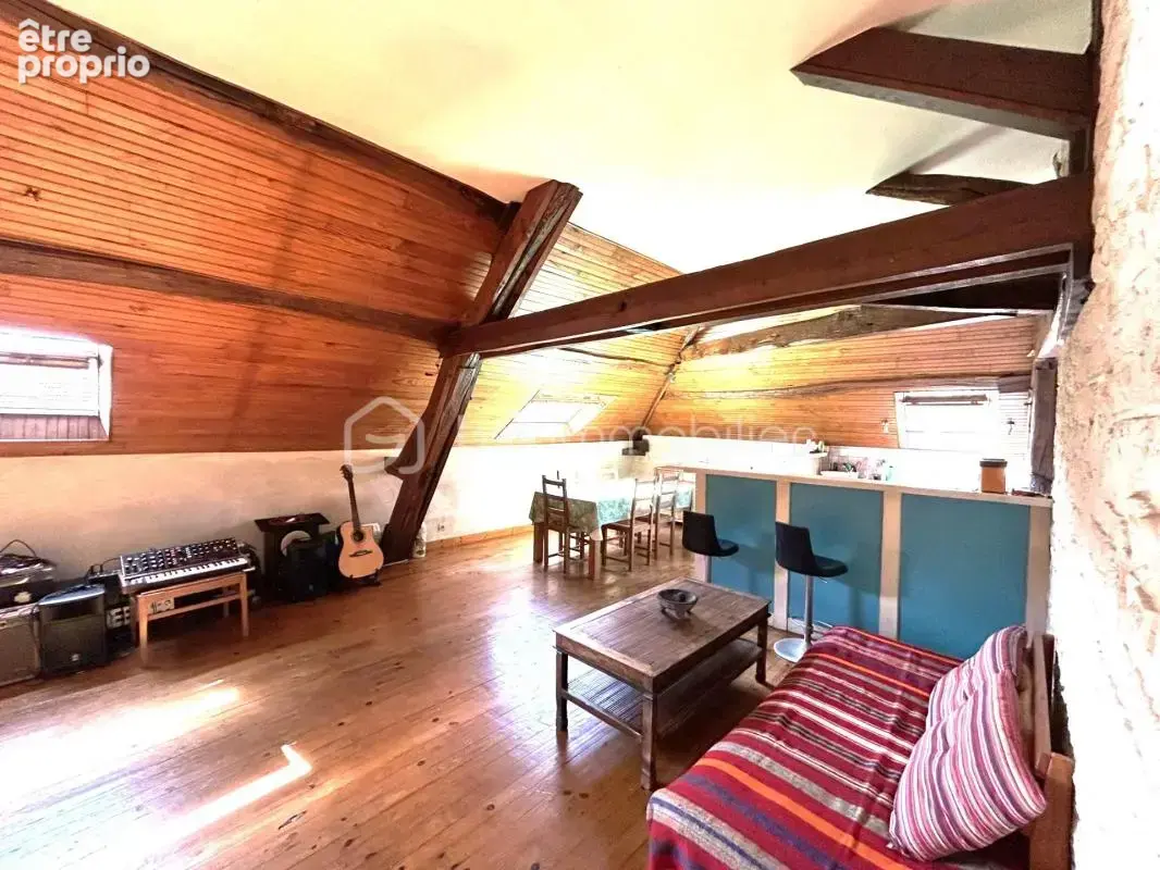 Appartement duplex en plein centre ville, 4 pièces, 2 chambres, terrasse, grenier, cave et place de parking privative! - photo 3