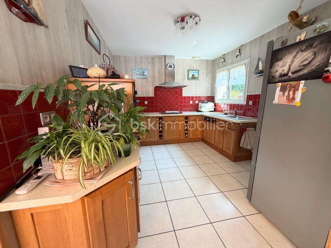 Propriété avec maison de plain-pied et son studio et son beau terrain de 3333 mètres avec piscine de 9X4 à l'abri des regards - photo 16