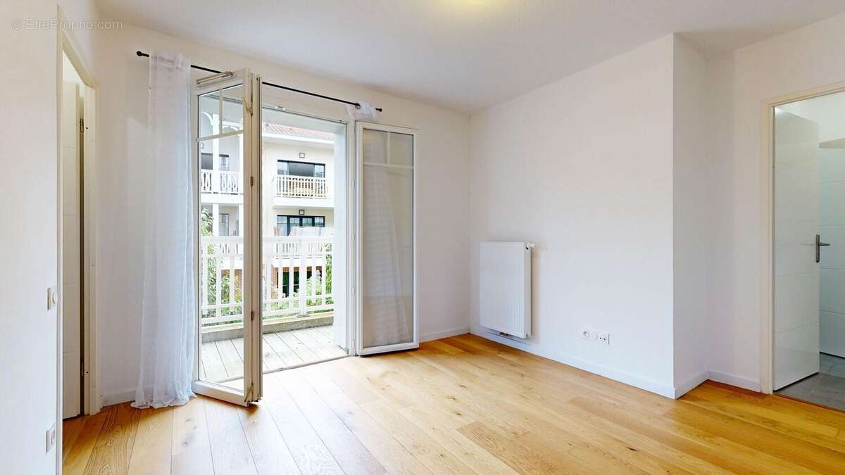 AppartementavecdeuxbalconsetparkingensoussolLaTest - Appartement à LE BOUSCAT