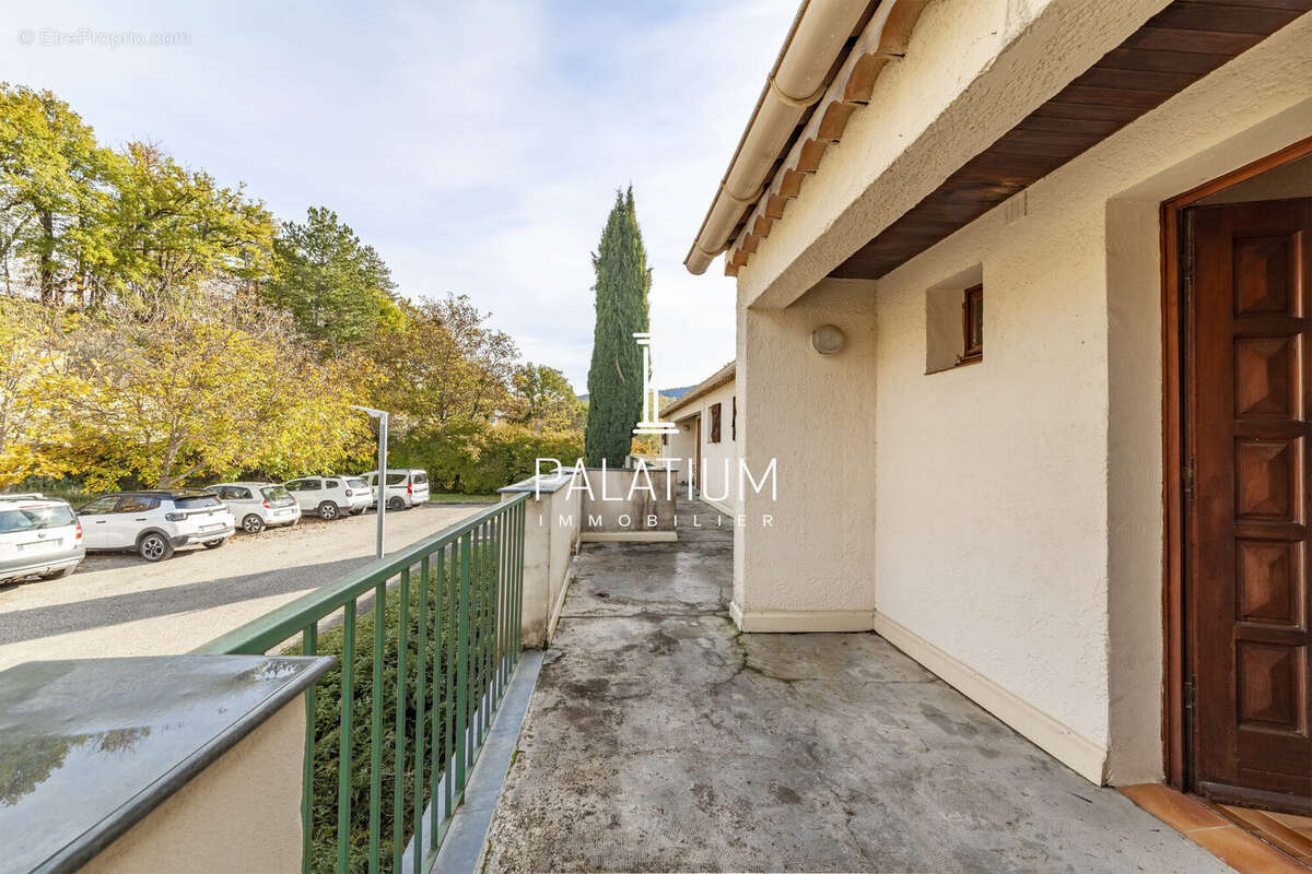 Appartement à GREOUX-LES-BAINS