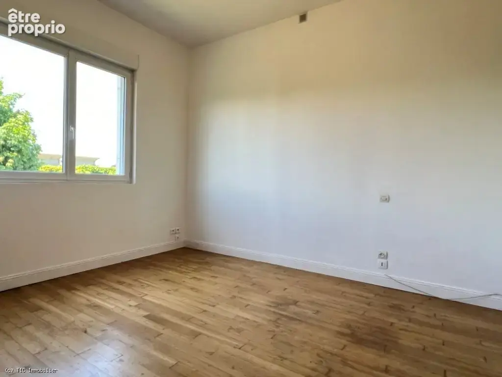 Ruffec – Pavillon Lumineux Avec Jardin Clos, 4 Chambres Et Garage - photo 12