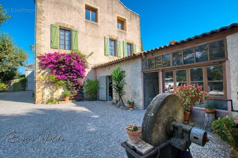 Bastide Ancien Moulin à SALON DE PROVENCE (13) 400 m² et plus de 4000m² de terrain - photo 5