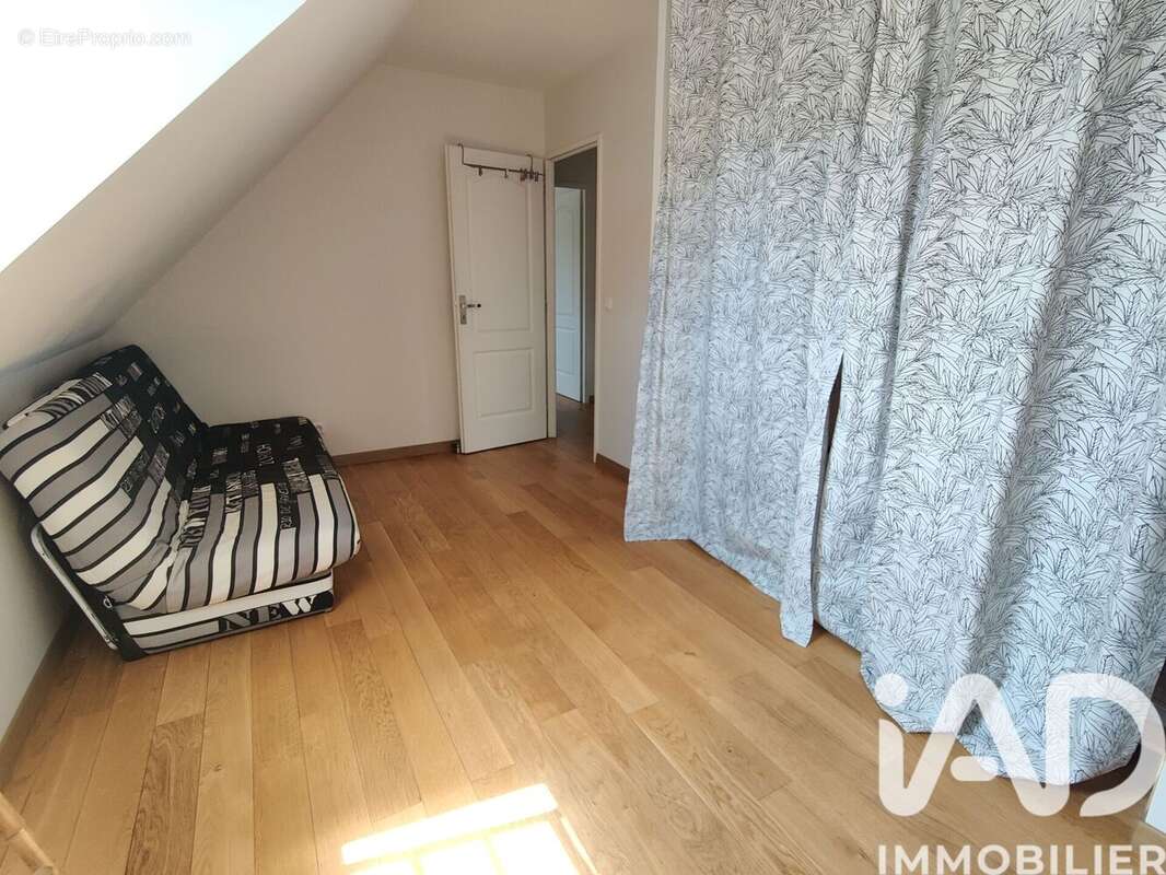 Maison 79 m² à Brieres-Les-Scelles  - photo 8
