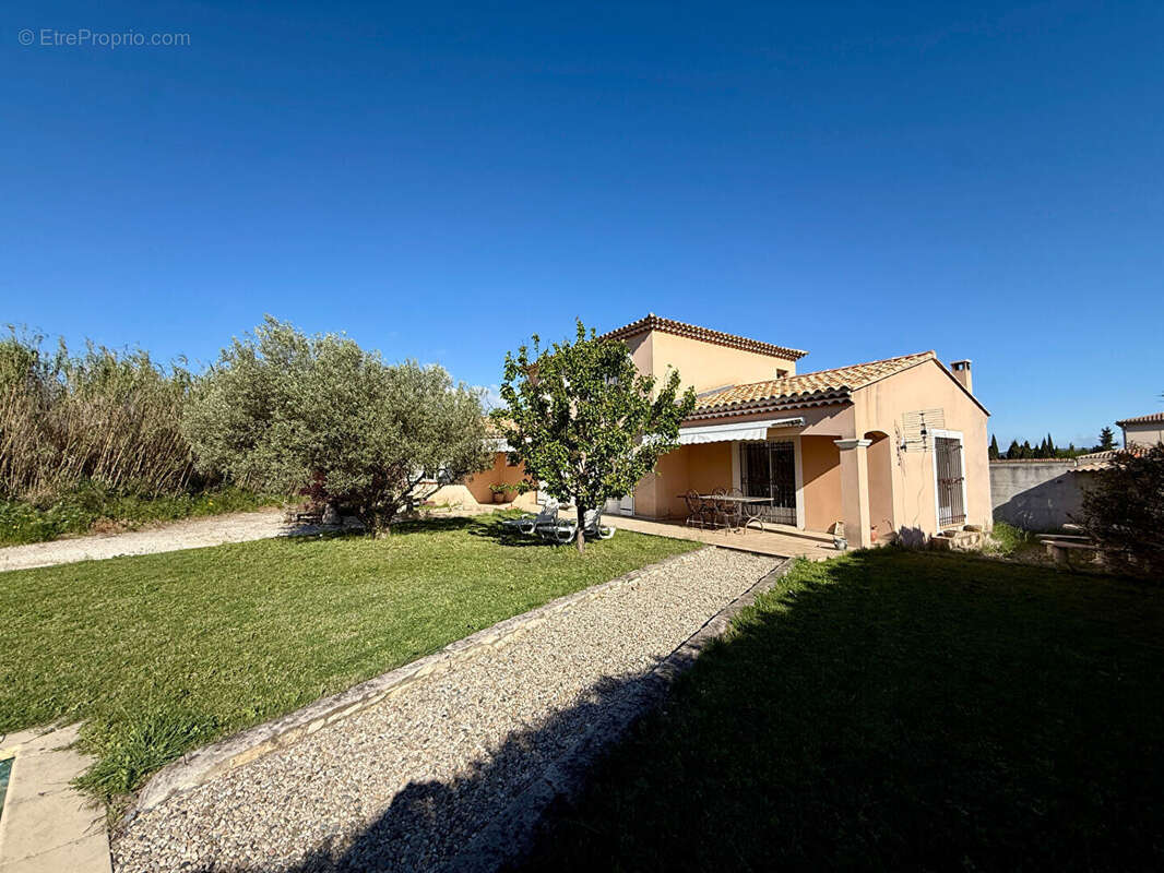 Maison à SAINT-LAURENT-DES-ARBRES