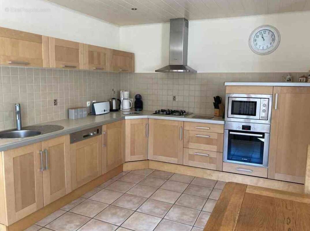 Maison en pierre rénovée avec gîte - Salles Courbatiés - photo 10