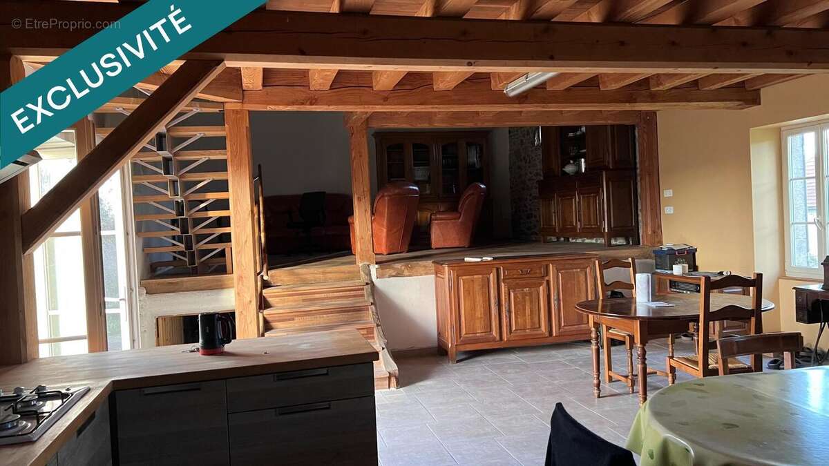 Photo 2 - Maison à ECHASSIERES