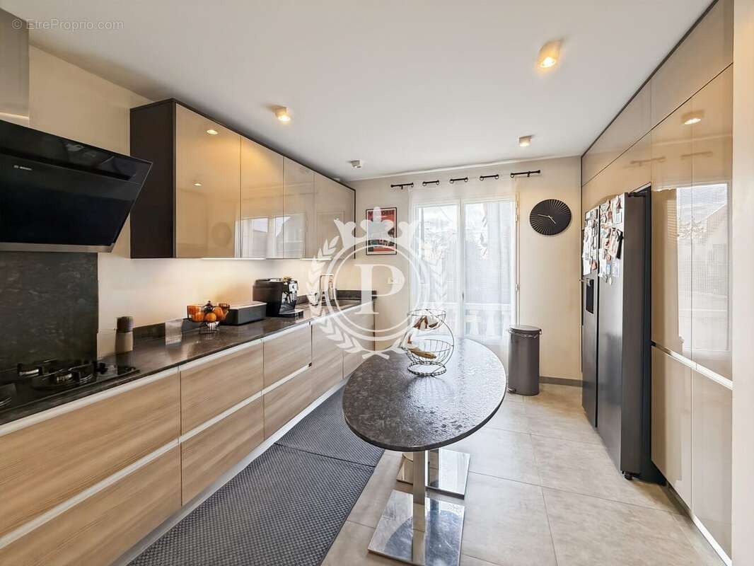 Maison à CHENNEVIERES-SUR-MARNE