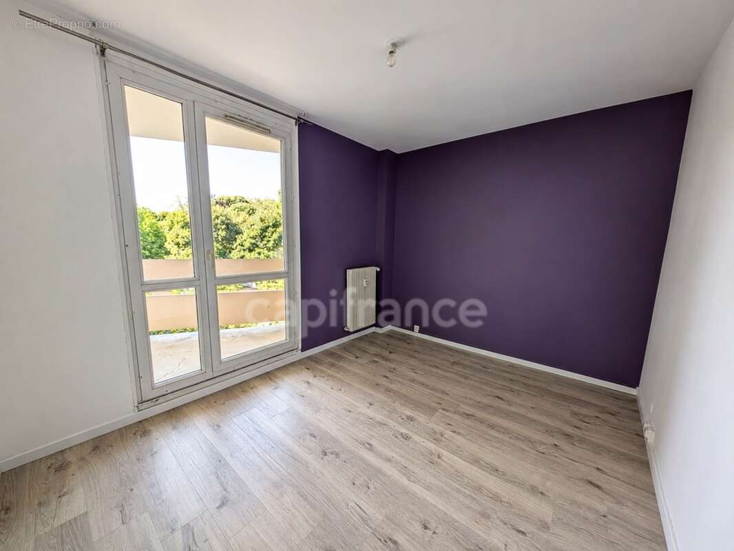 Appartement F3 avec loggia et parking - proche commerces et gare - photo 8