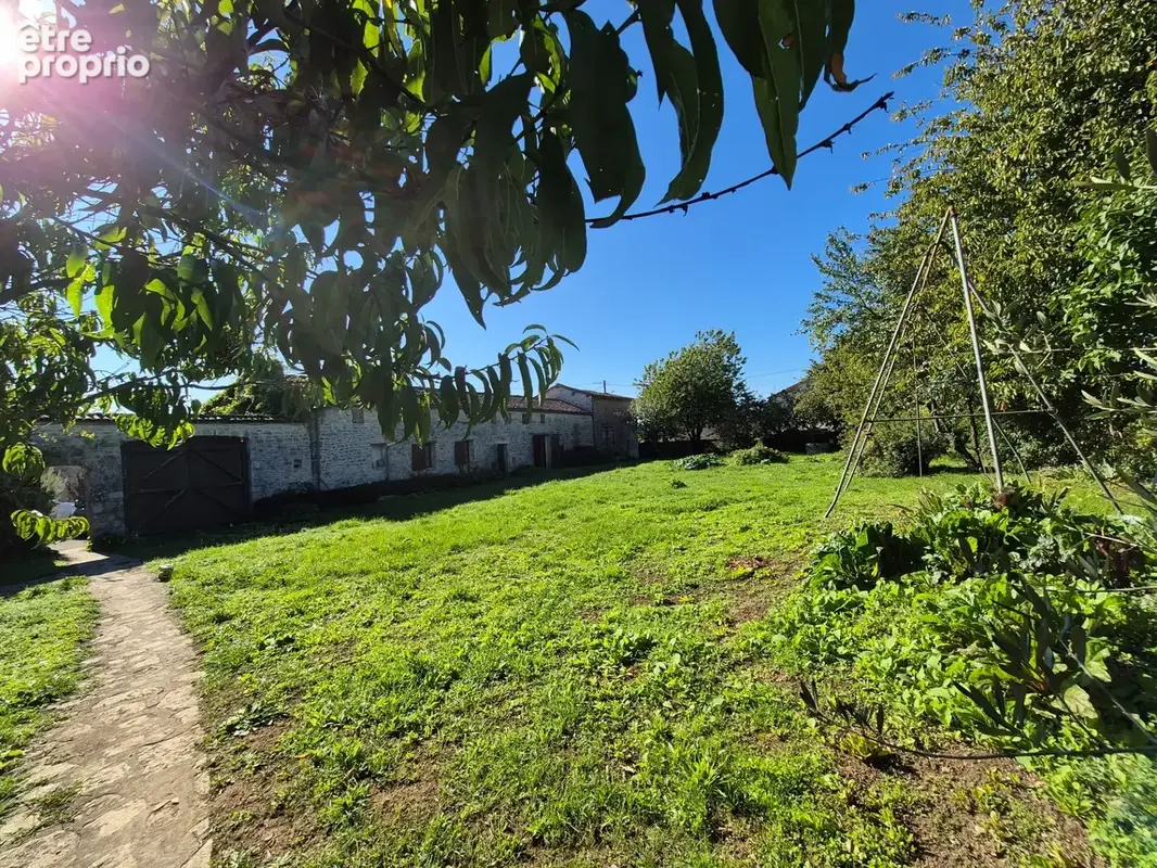 Corps de Ferme de 340 m2, avec plusieurs maisons indépendantes et 200 m2 de dépendances - photo 83