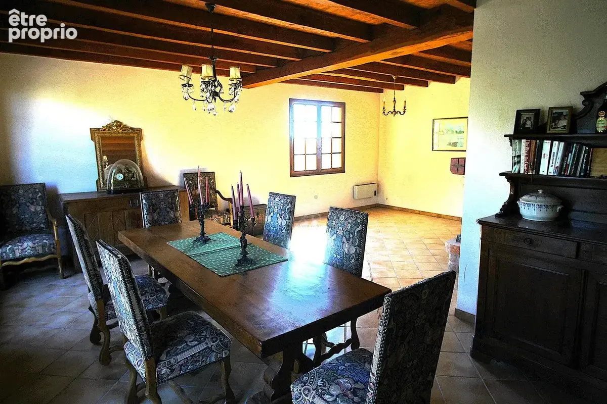 Plain-pied - maison cossue dans bel environnement tres calme - photo 6