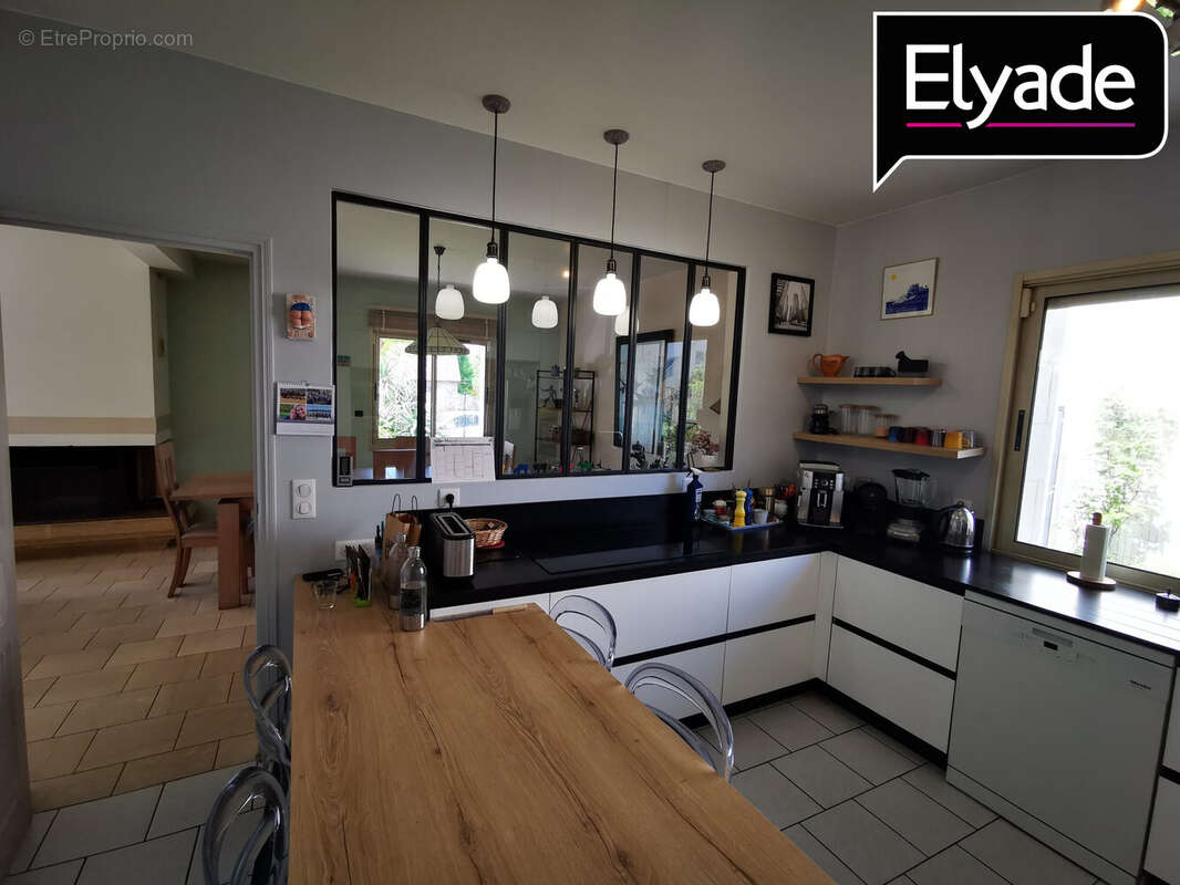 Cuisine - Maison à SAINT-MARCEL