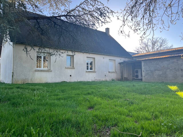 Maison à SAINT-JULIEN-DE-VOUVANTES