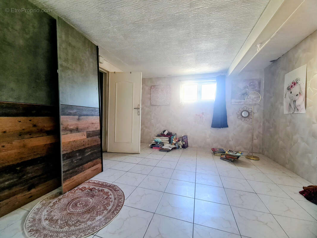 Nevers pavillon t.5  124 m2 hab. sur 1472 m2 - photo 5