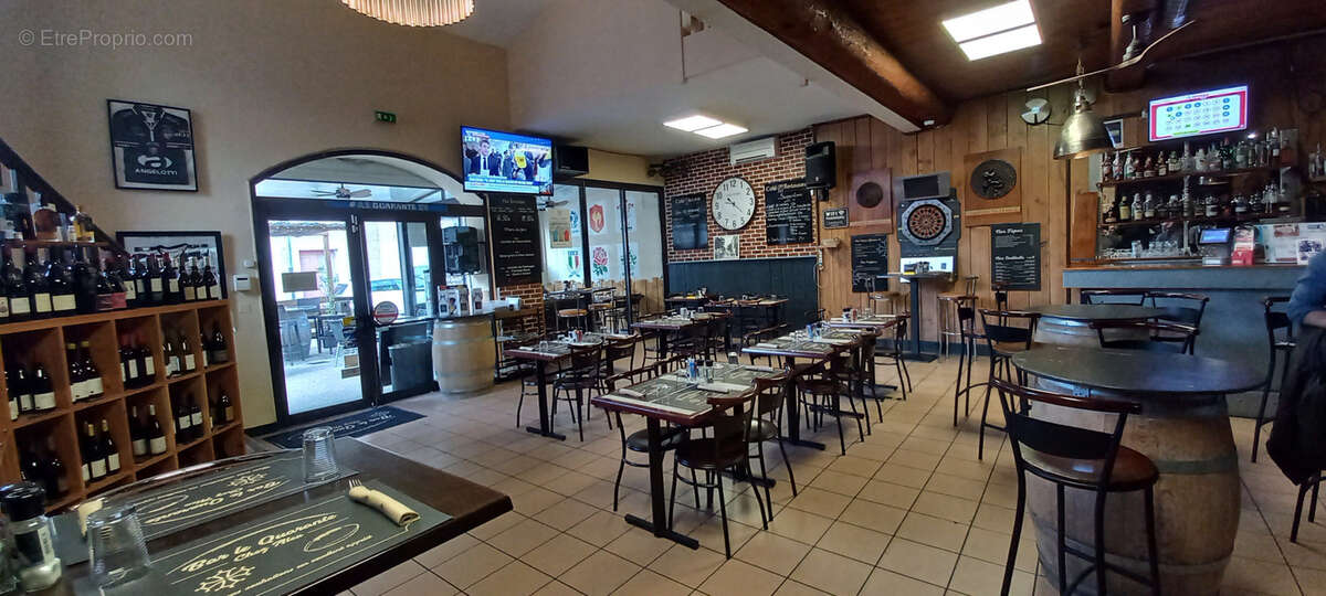 Commerce à QUARANTE