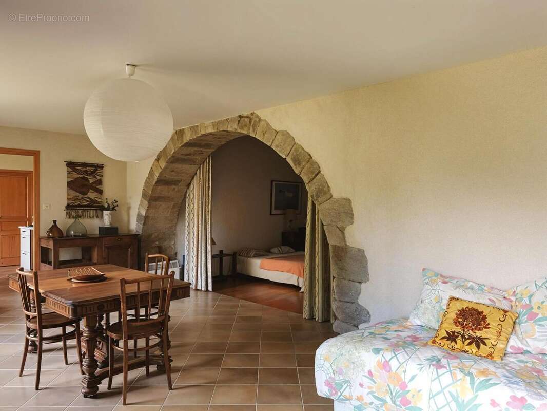   - Maison à JAUJAC