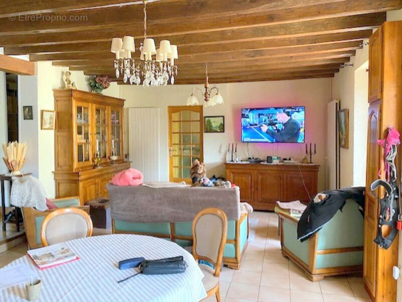 Maison à CERISIERS
