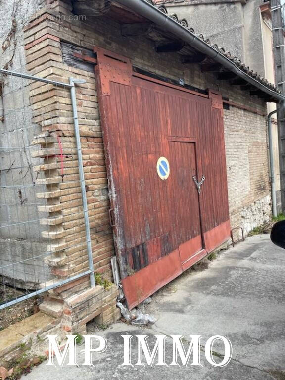 Parking à BEAUMONT-DE-LOMAGNE