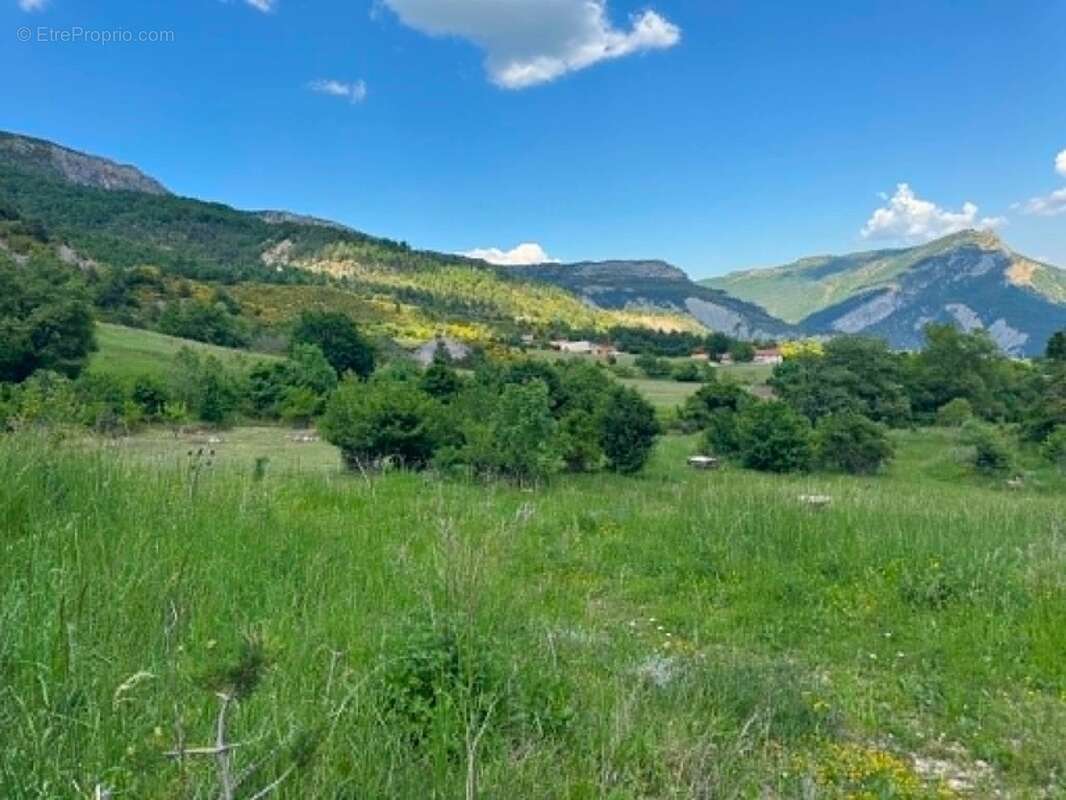 Propriété en pierres avec 2 maisons et 3 hectares de terrain – La Piarre (05) - photo 2