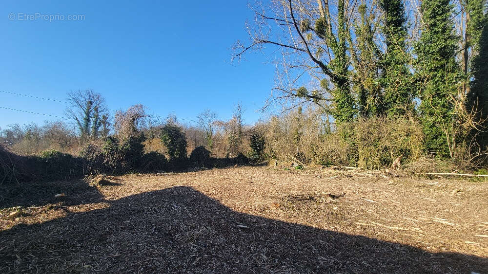 Terrain à OCQUERRE