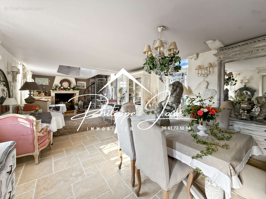 Maison à EGREVILLE
