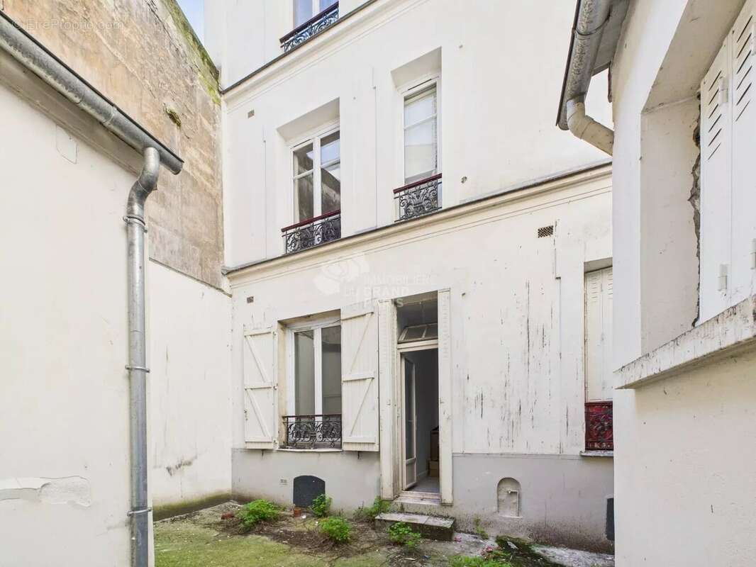 Appartement à PARIS-14E
