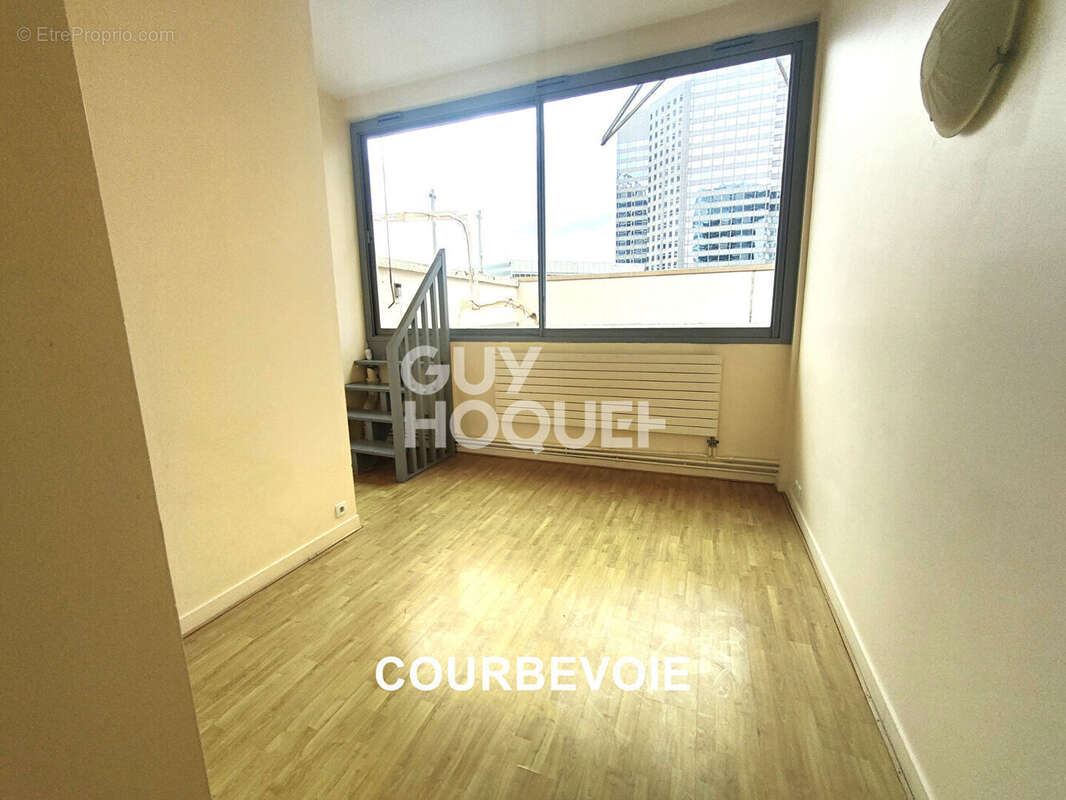 Appartement à COURBEVOIE