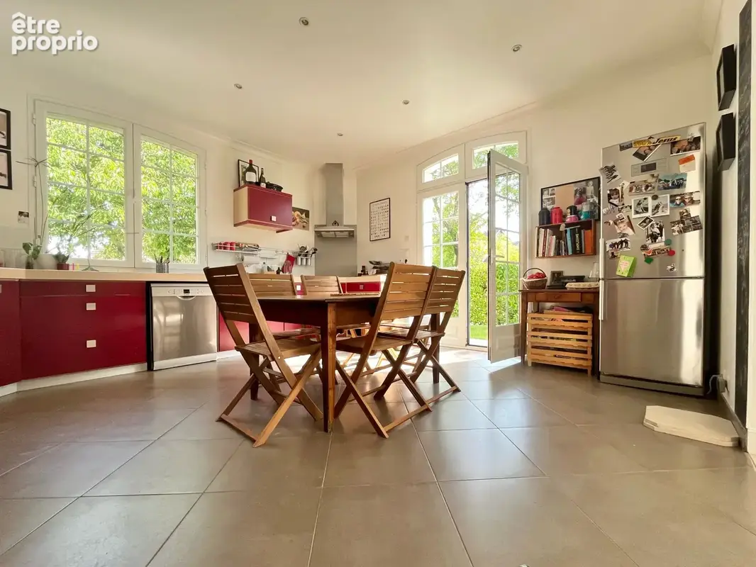 Belle maison familiale entourée de verdure - photo 5