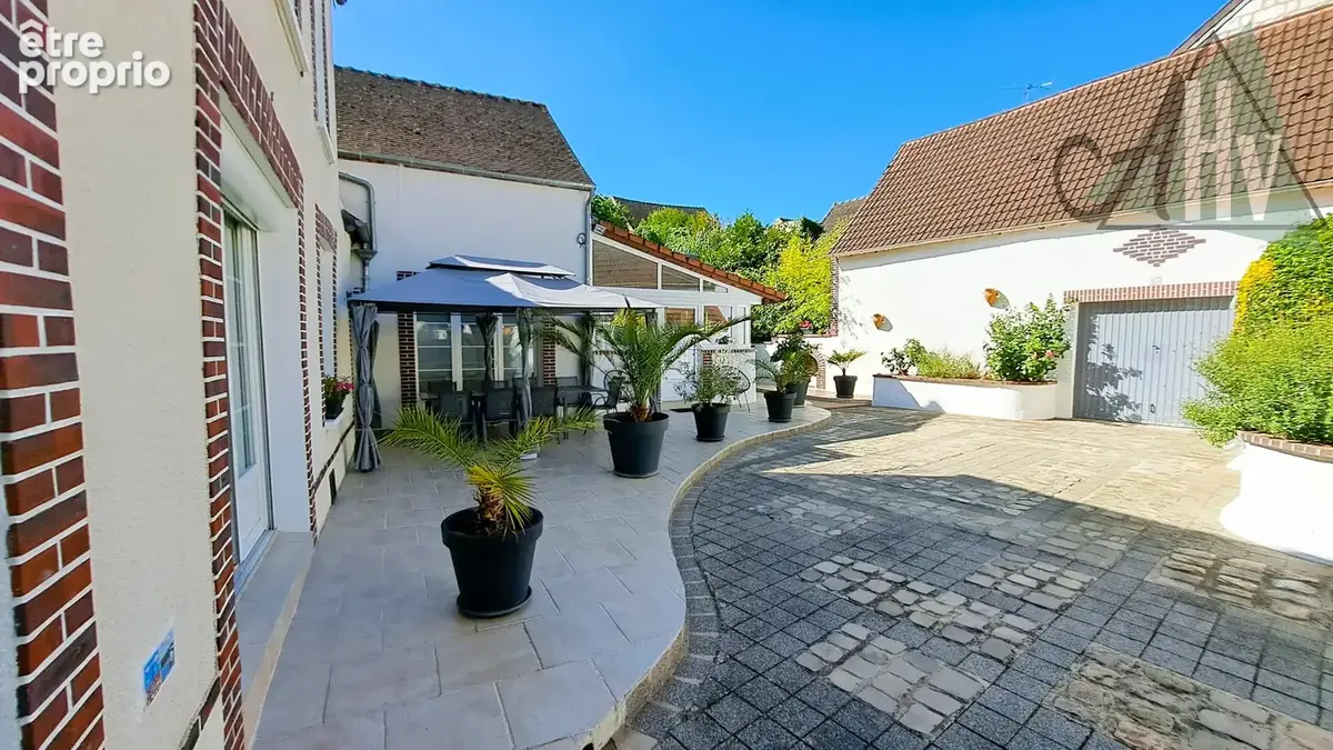 PONT SUR YONNE (89) - Belle maison de charme avec 3 chambres, piscine chauffée et grange - photo 3