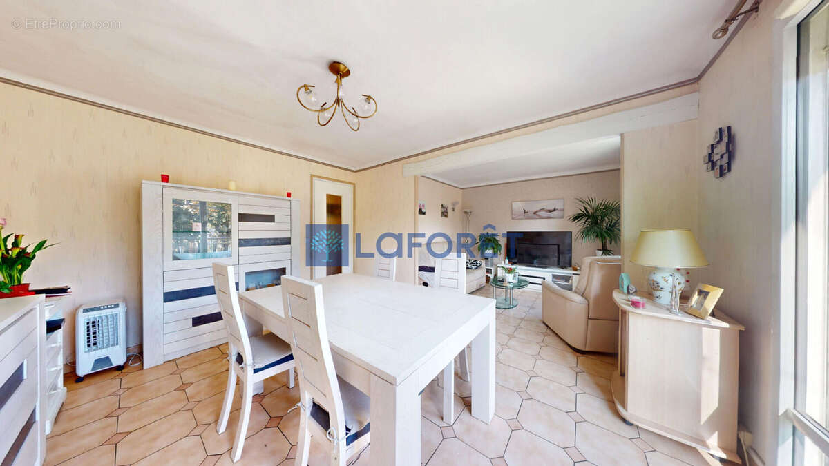 Maison à PARAY-VIEILLE-POSTE